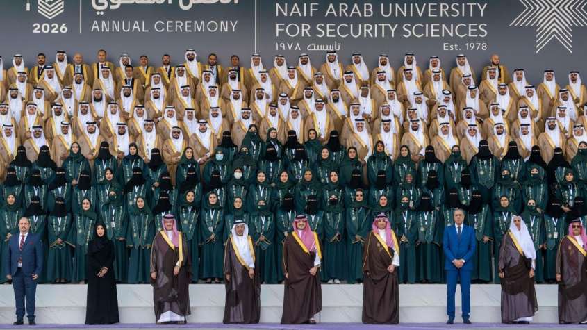 الصورة الجماعية لخريجي الدفعة 44 من جامعة نايف العربية للعلوم الأمنية في الرياض